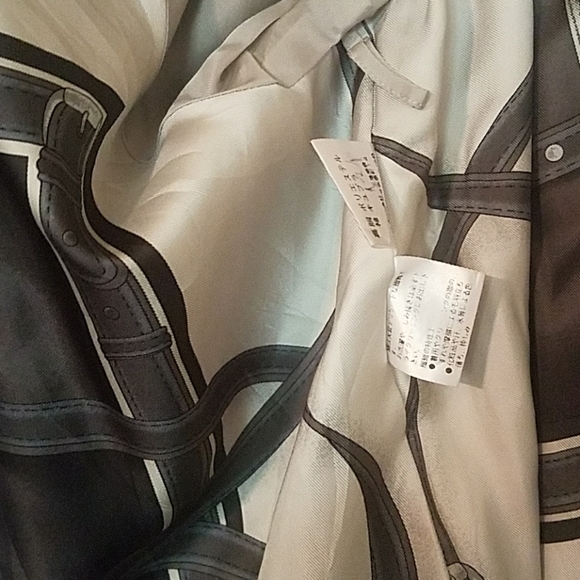 Burberry Trench Coat - Picture 6 of 11